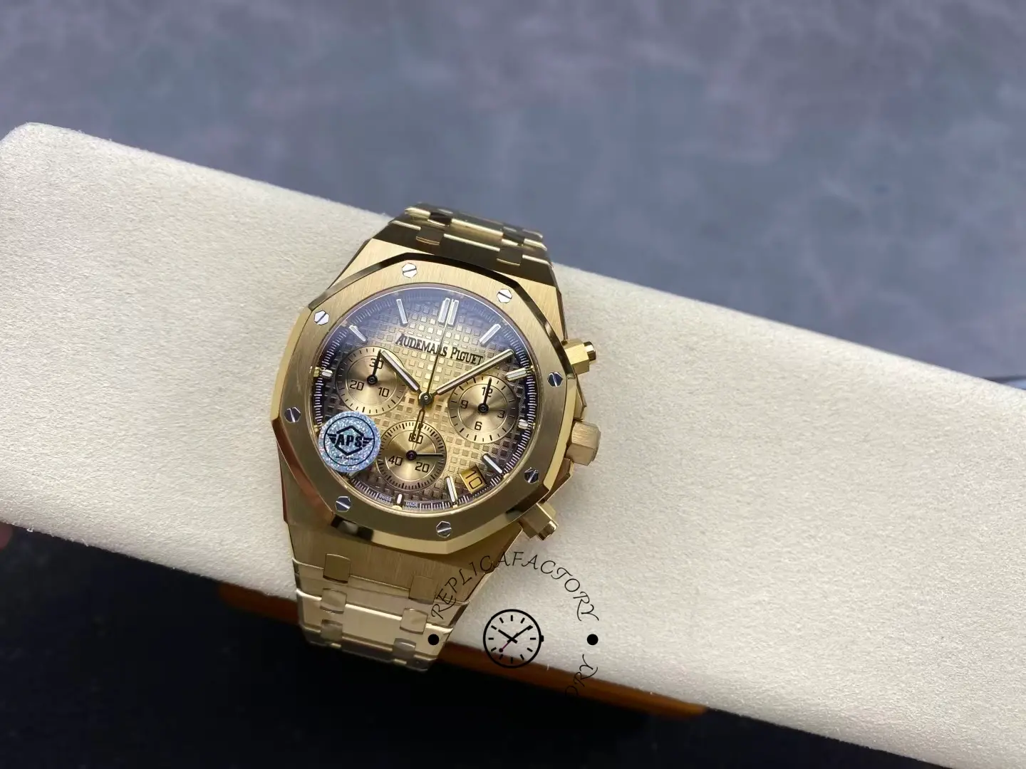 Replica AP Royal Oak Chronograph 41 26240BA.OO.1320BA.02 Yellow Gold