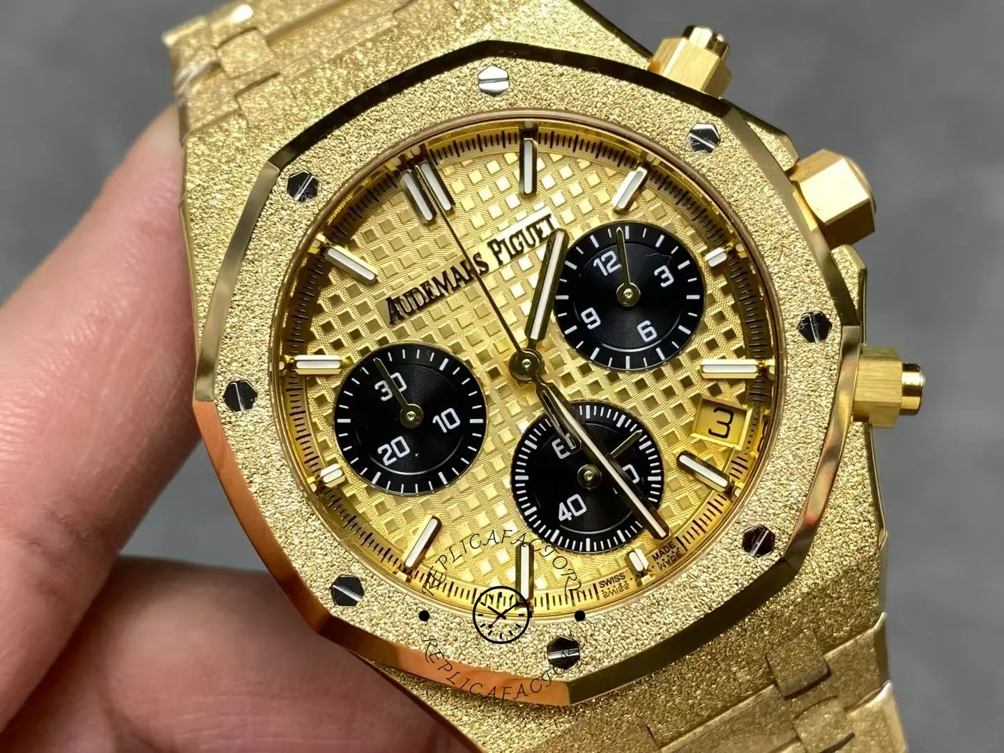 AP Royal Oak 26240BA.GG.1324BA.01 Special Edition 1:1 Clone Frosted Yellow Gold