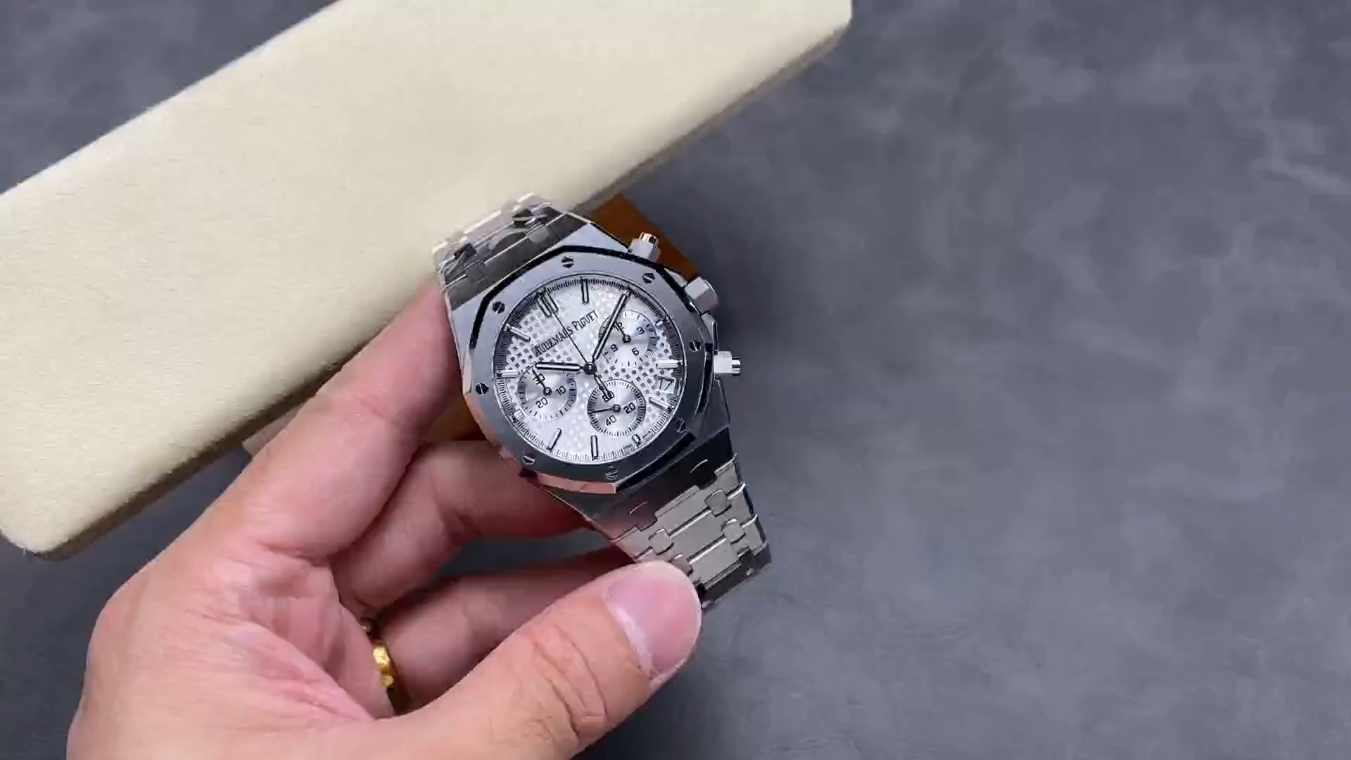 AP Replica Royal Oak 26240ST.OO.1320ST.07 Chronograph 41 Silver Dial