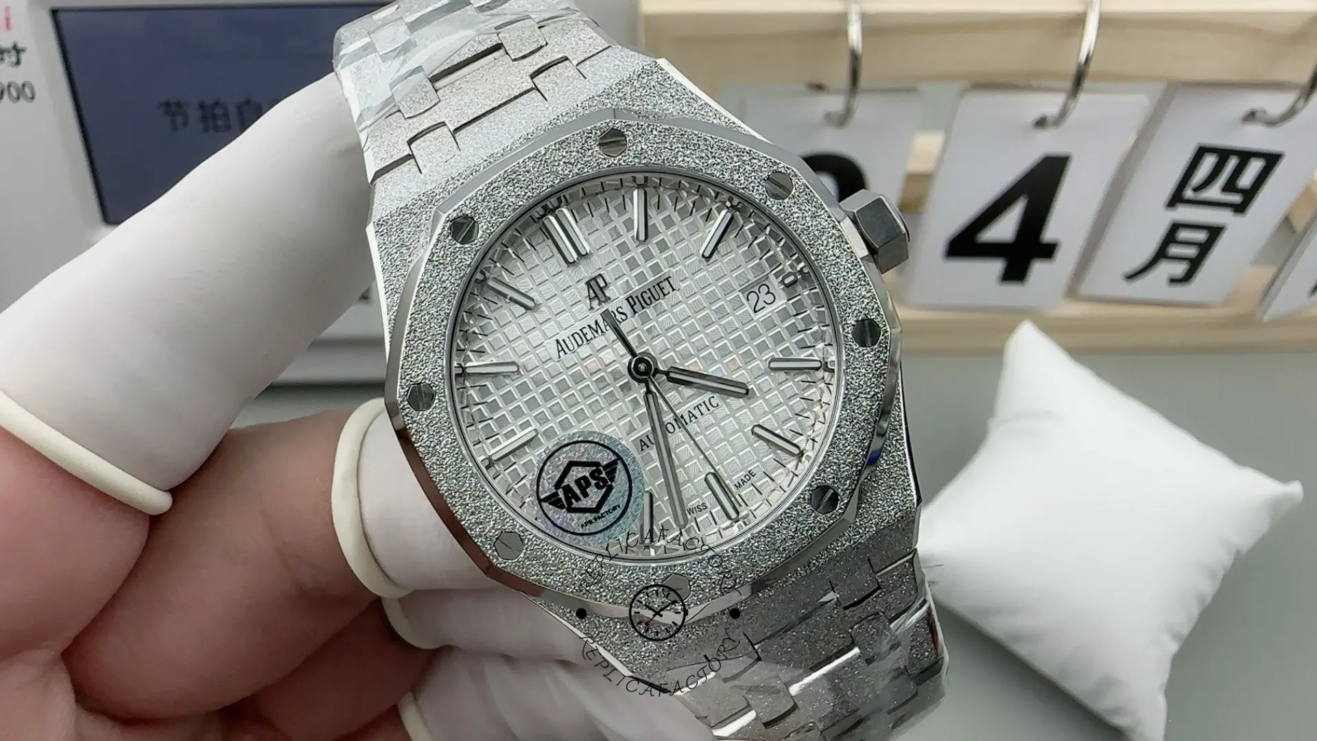 AP Royal Oak 41 Frosted White Gold Replica 15410BC.GG.1224BC.01 Silver Dial