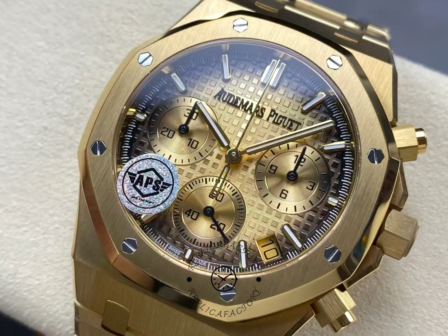 Replica AP Royal Oak Chronograph 41 26240BA.OO.1320BA.02 Yellow Gold