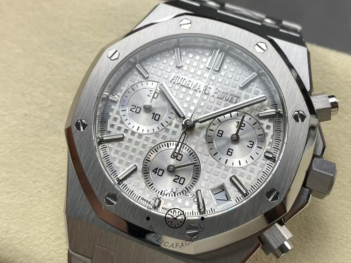 AP Replica Royal Oak 26240ST.OO.1320ST.07 Chronograph 41 Silver Dial