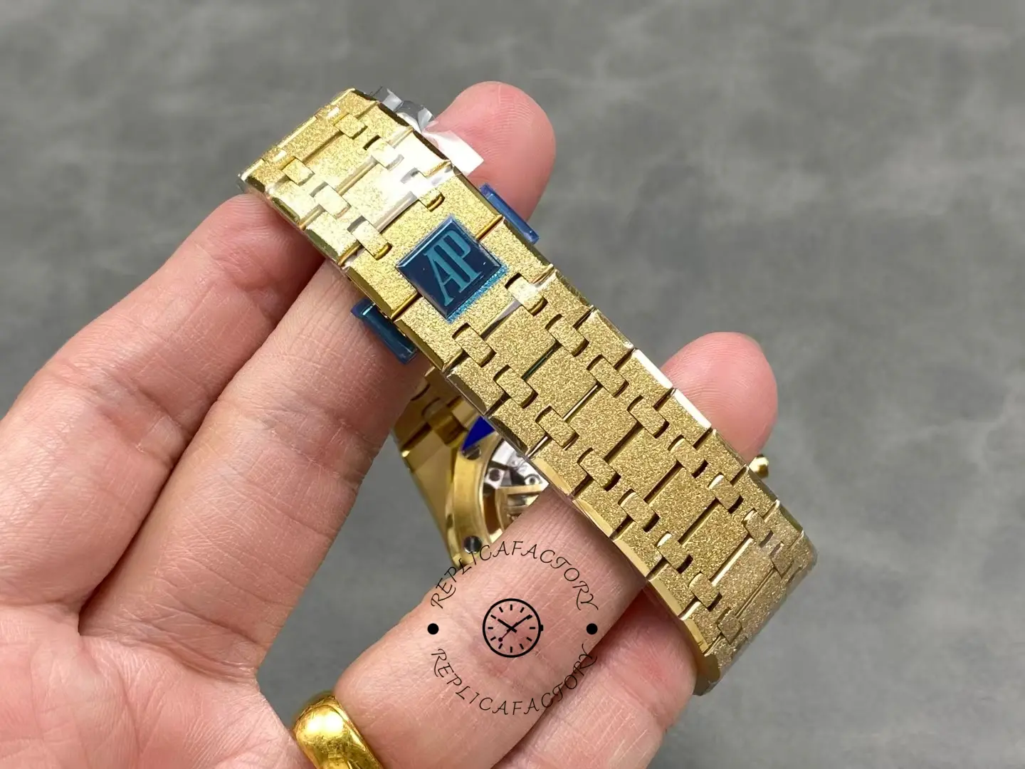 AP Royal Oak 26240BA.GG.1324BA.01 Special Edition 1:1 Clone Frosted Yellow Gold
