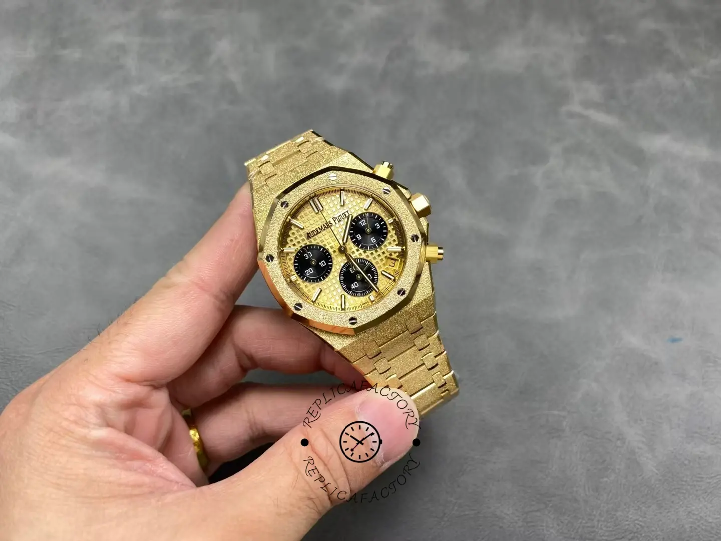 AP Royal Oak 26240BA.GG.1324BA.01 Special Edition 1:1 Clone Frosted Yellow Gold