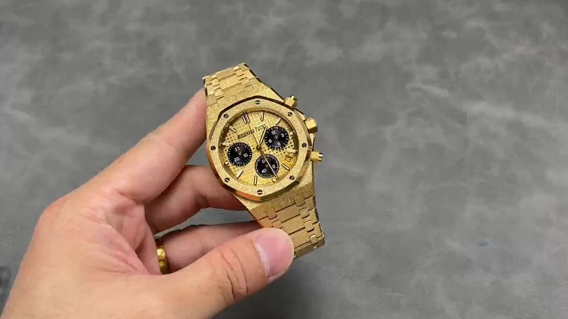 AP Royal Oak 26240BA.GG.1324BA.01 Special Edition 1:1 Clone Frosted Yellow Gold