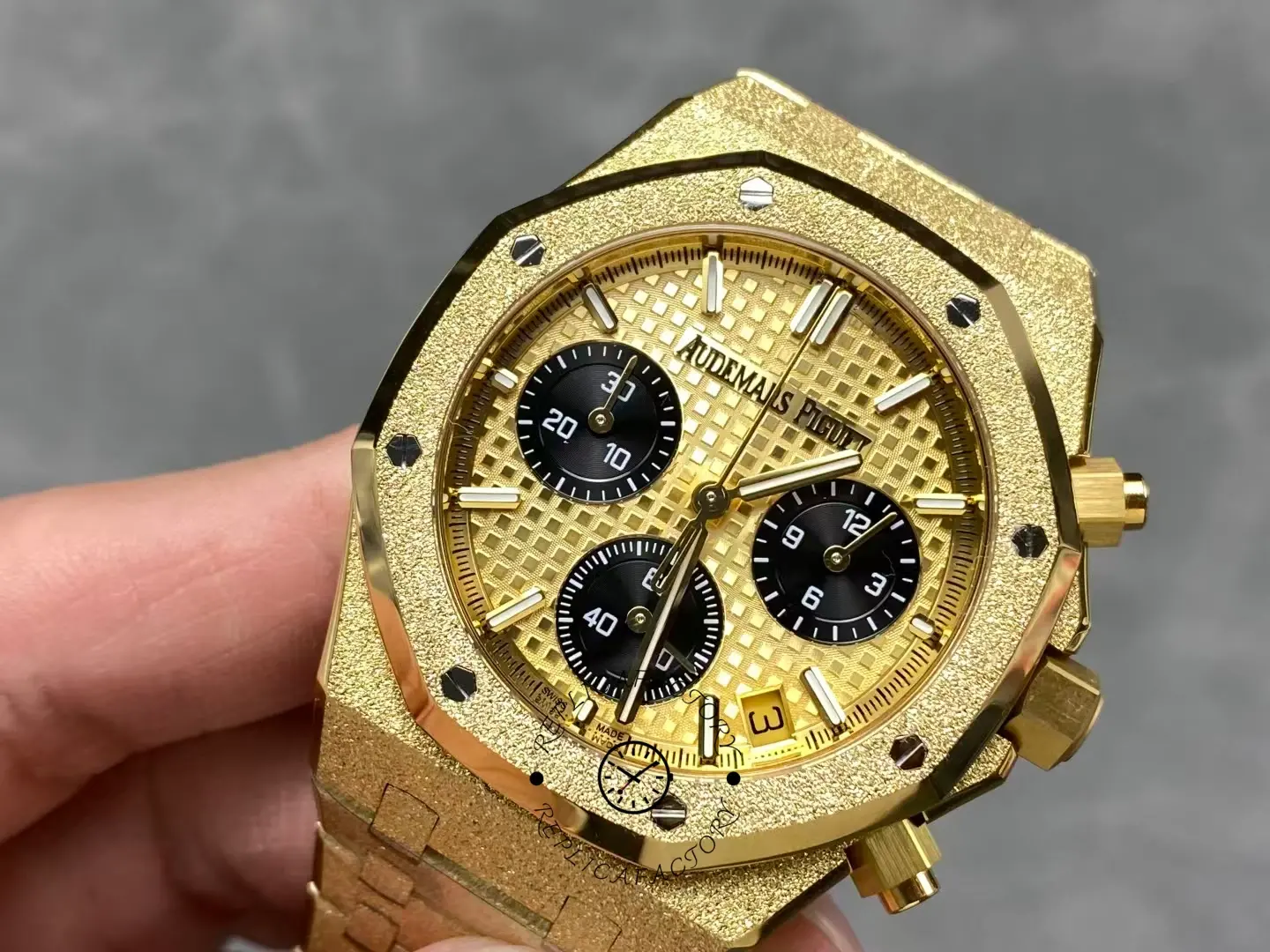 AP Royal Oak 26240BA.GG.1324BA.01 Special Edition 1:1 Clone Frosted Yellow Gold