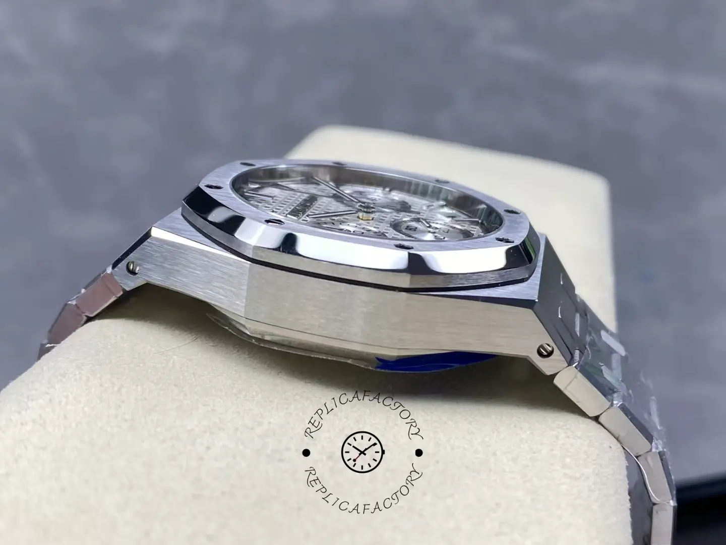 AP Replica Royal Oak 26240ST.OO.1320ST.07 Chronograph 41 Silver Dial