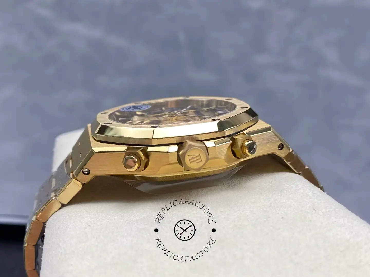 Replica AP Royal Oak Chronograph 41 26240BA.OO.1320BA.02 Yellow Gold