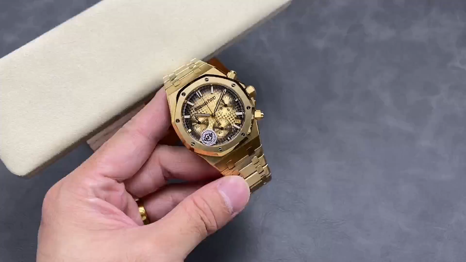 Replica AP Royal Oak Chronograph 41 26240BA.OO.1320BA.02 Yellow Gold