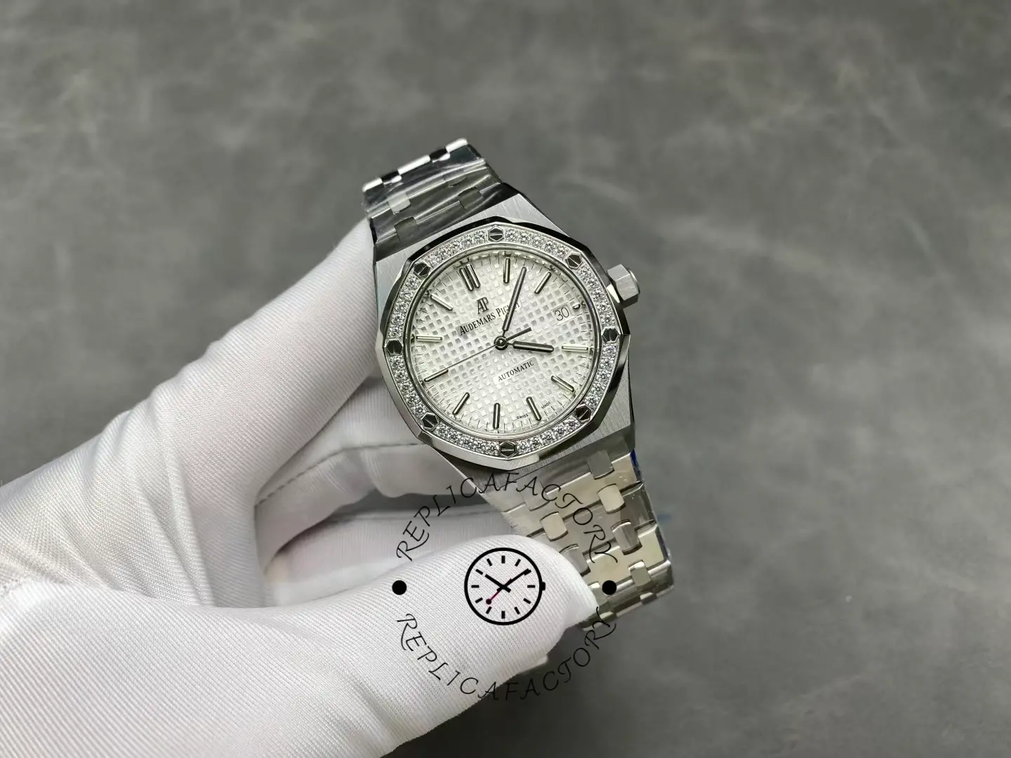 AP Royal Oak 37 Diamond-Set 15451ST.OO.1256ST.01 Automatic 1:1 Clone