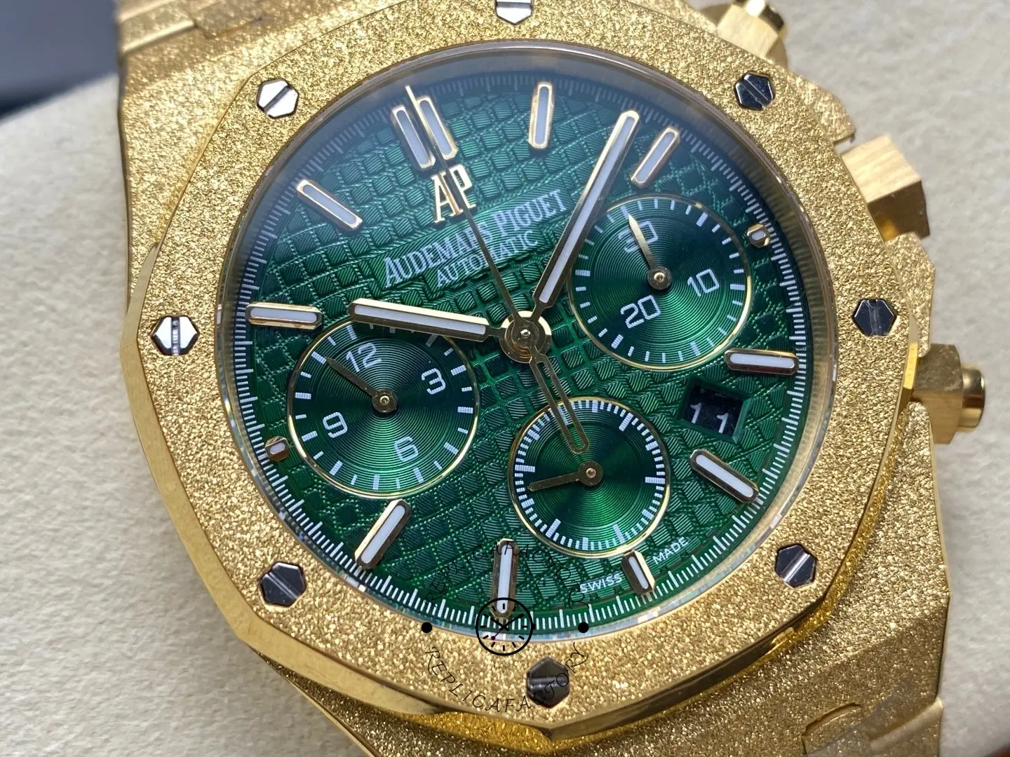 AP Royal Oak Chronograph 41 26331BA.OO.1220BA.02 Replica Frosted Gold