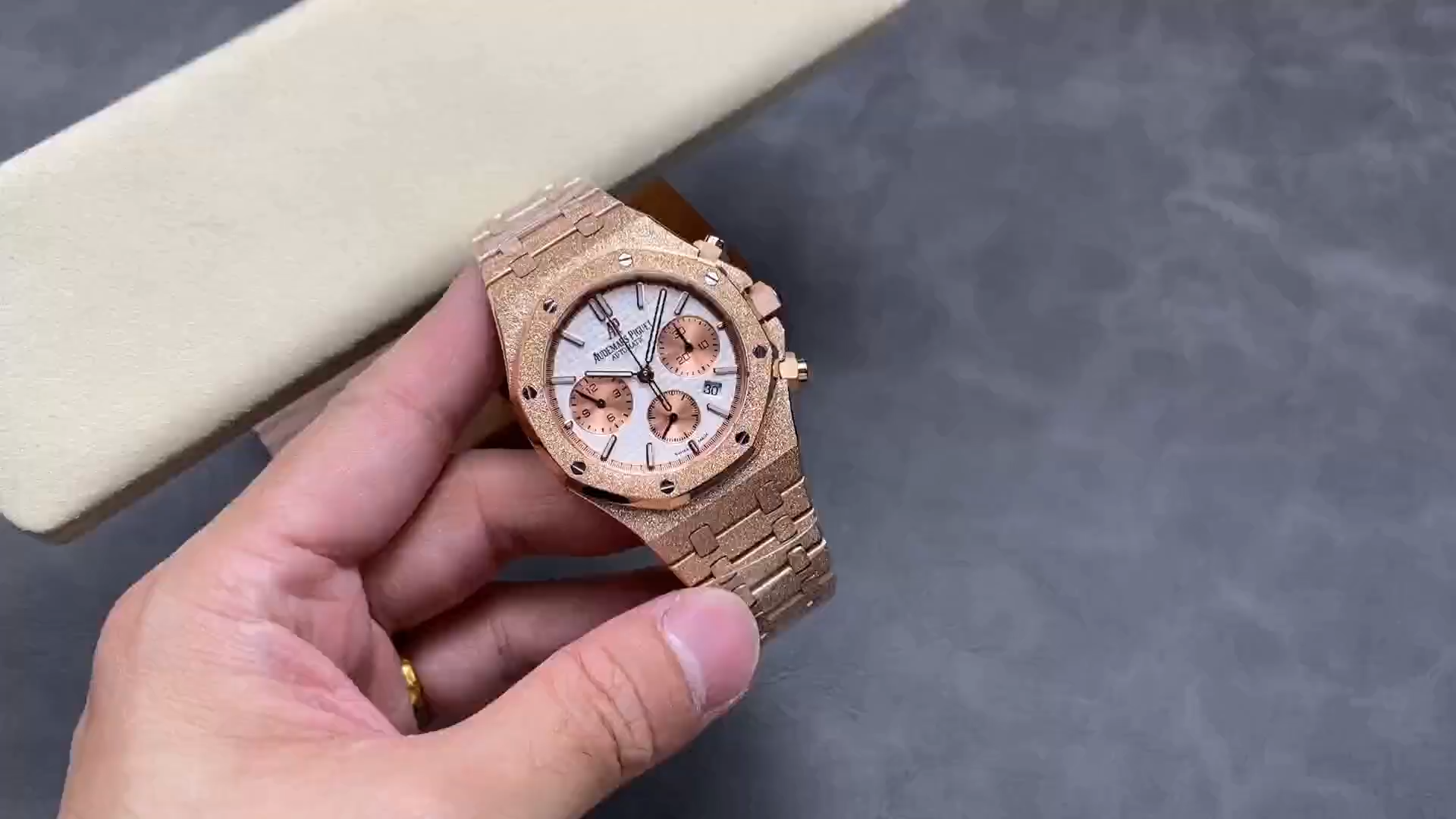 Replica AP Royal Oak Frosted Rose Gold 26239OR.GG.1224OR.01 41mm Silver Dial