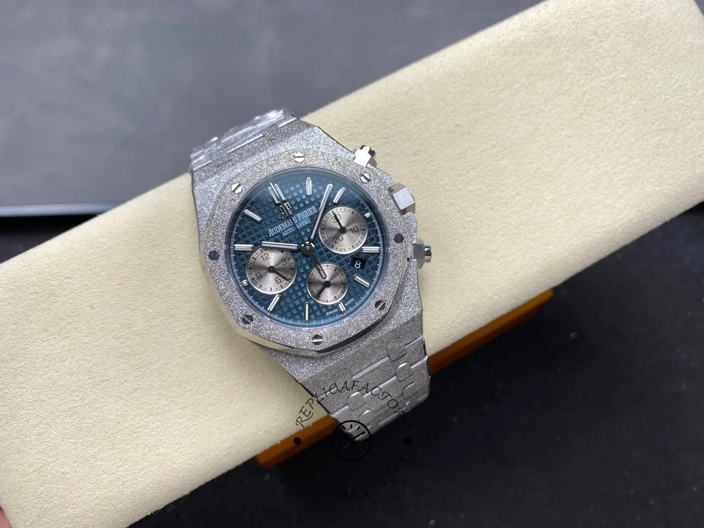 AP Royal Oak Chronograph 41 Frosted White Gold 26331BC.GG.1224BC.02 1:1 Clone