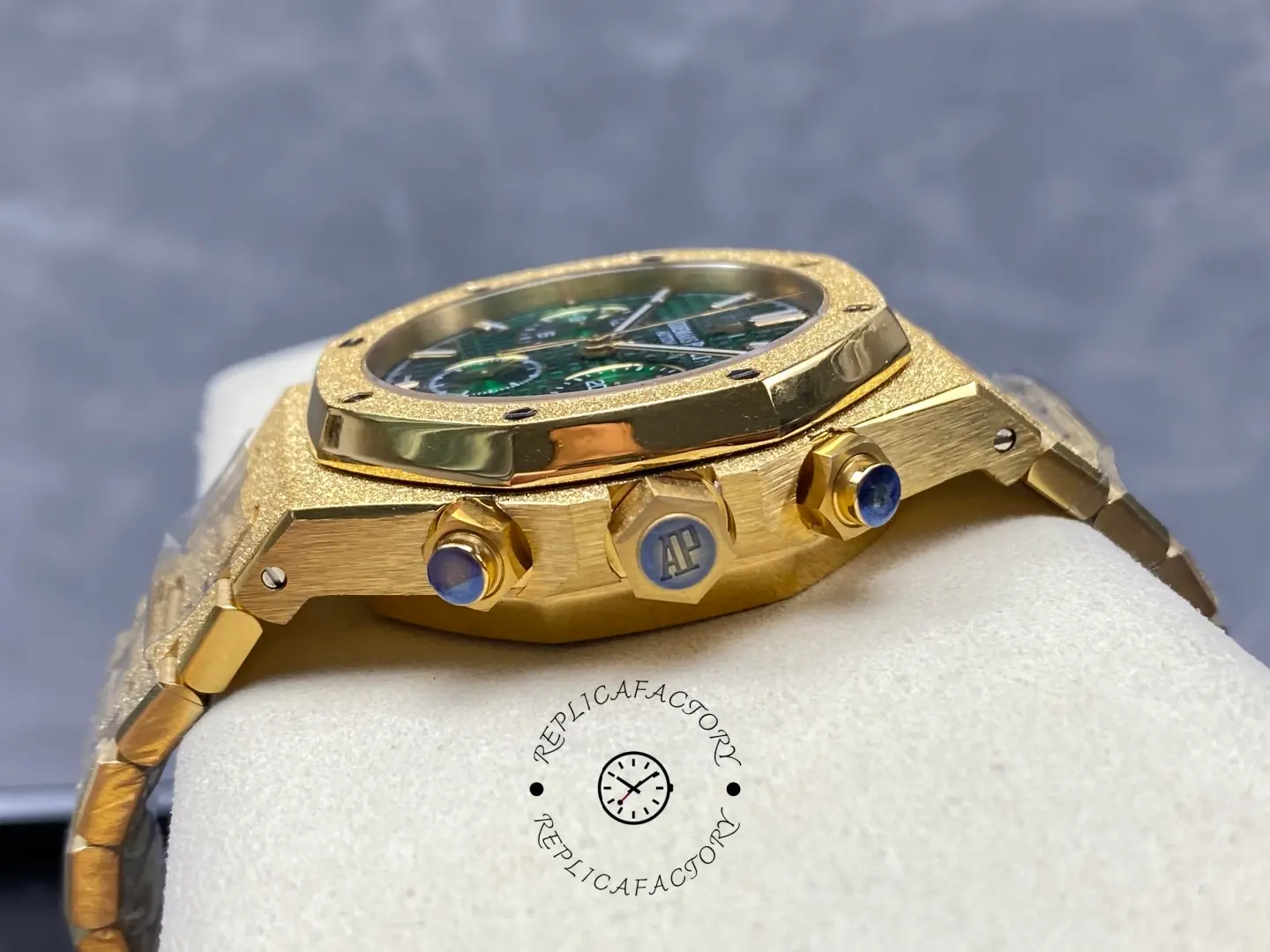 AP Royal Oak Chronograph 41 26331BA.OO.1220BA.02 Replica Frosted Gold