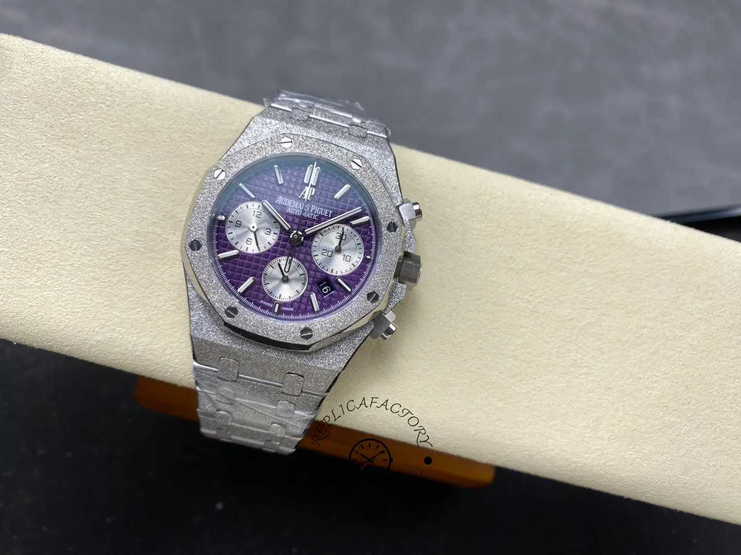 AP Royal Oak Frosted White Gold Purple Dial 26331BC.GG.1224BC.01 Replica