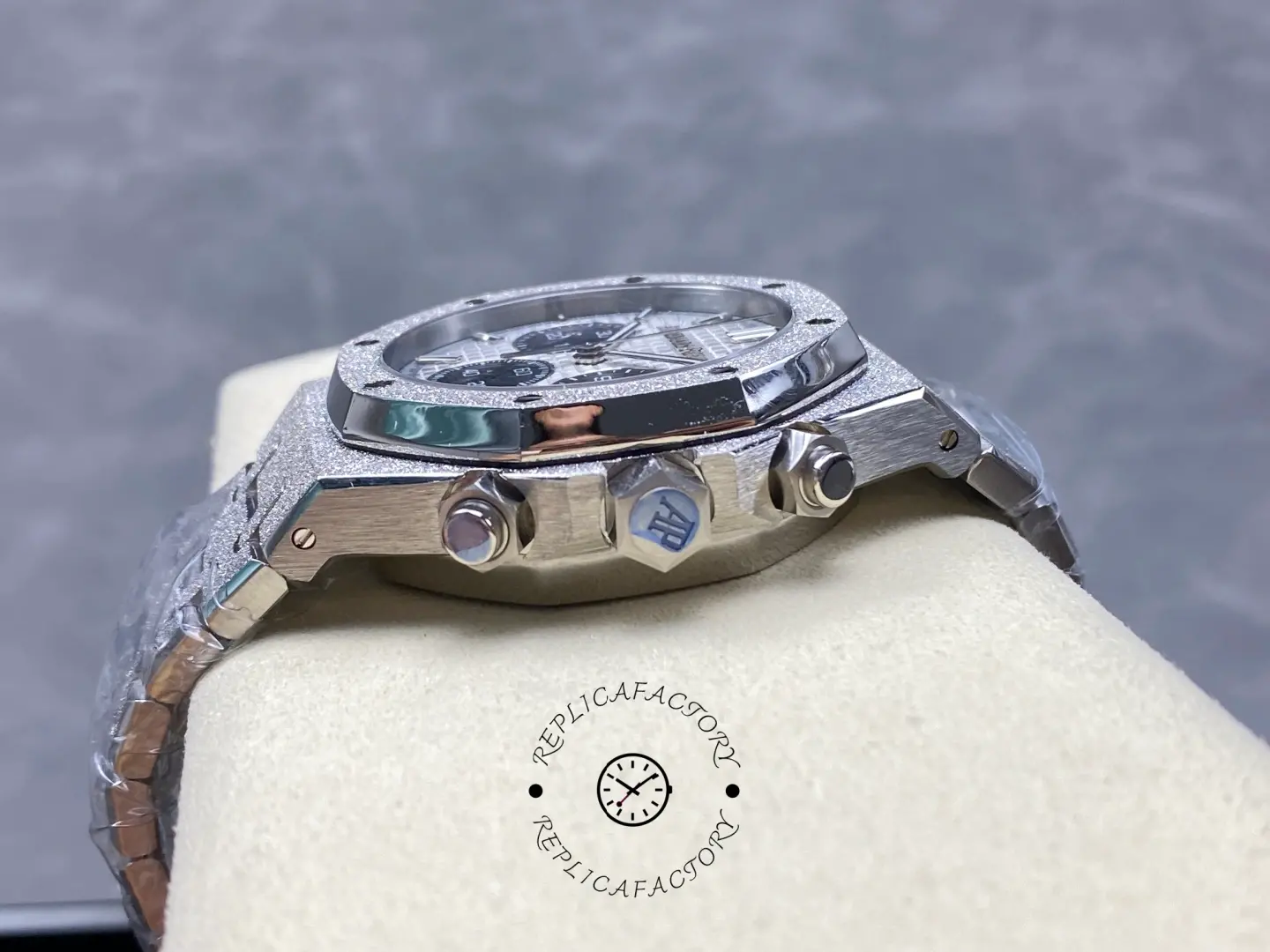 AP 26240BC.GG.1324BC.01 Royal Oak Replica Selfwinding Chronograph Watch