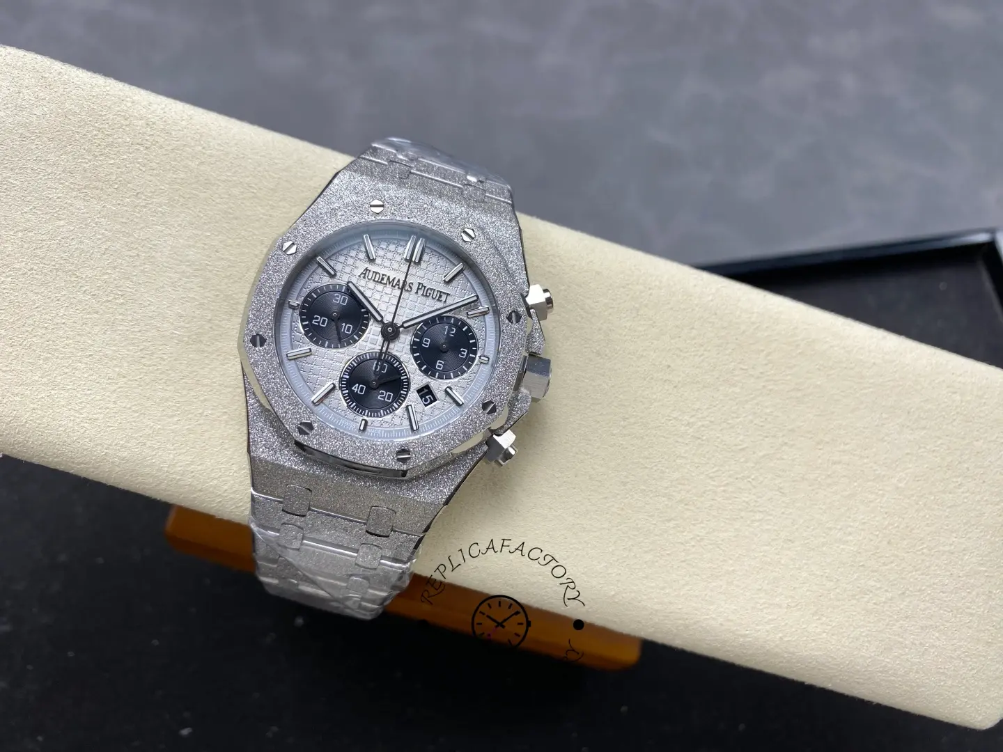AP 26240BC.GG.1324BC.01 Royal Oak Replica Selfwinding Chronograph Watch