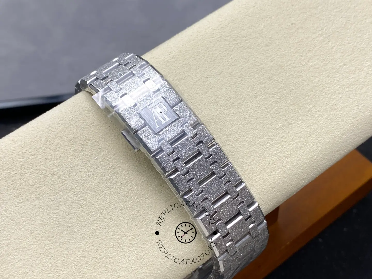 AP Royal Oak Chronograph 41 Frosted White Gold 26331BC.GG.1224BC.02 1:1 Clone