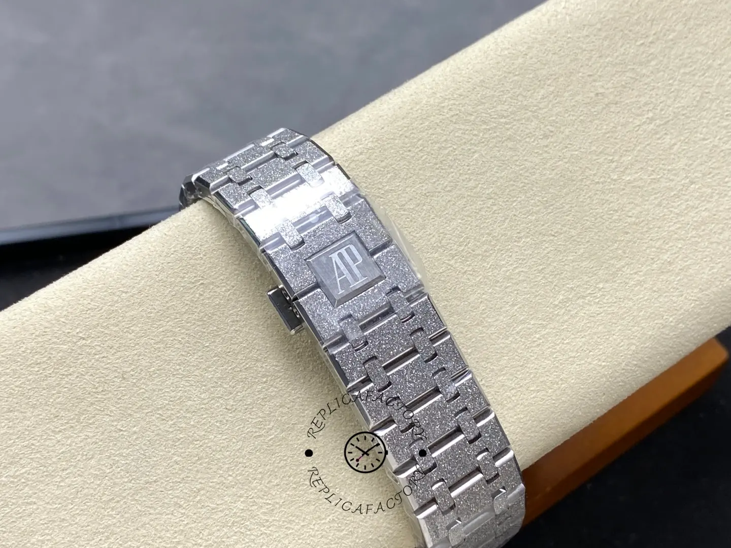 AP Royal Oak Black Dial 26239BC.GG.1224BC.02 1:1 Clone Men's Watch