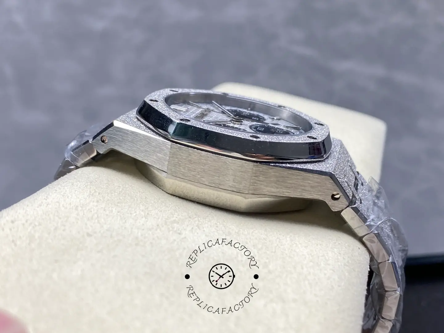AP 26240BC.GG.1324BC.01 Royal Oak Replica Selfwinding Chronograph Watch