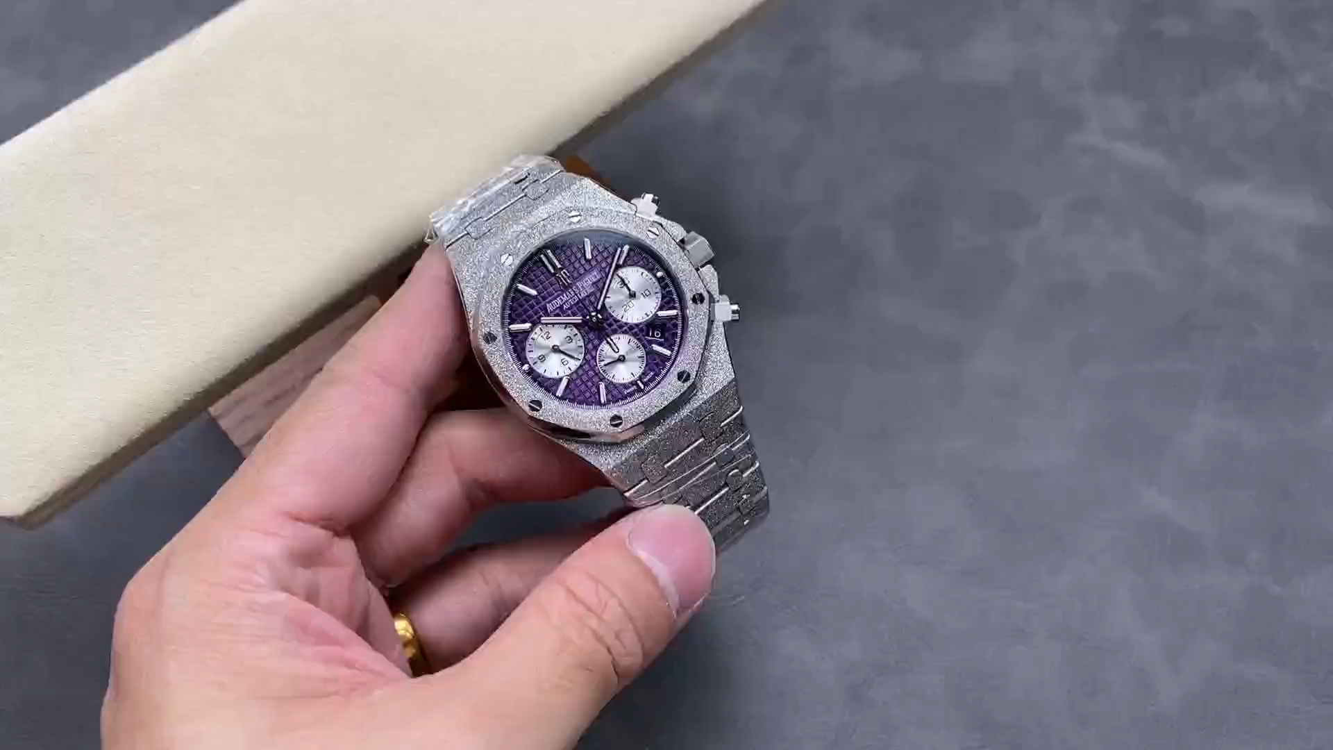 AP Royal Oak Frosted White Gold Purple Dial 26331BC.GG.1224BC.01 Replica