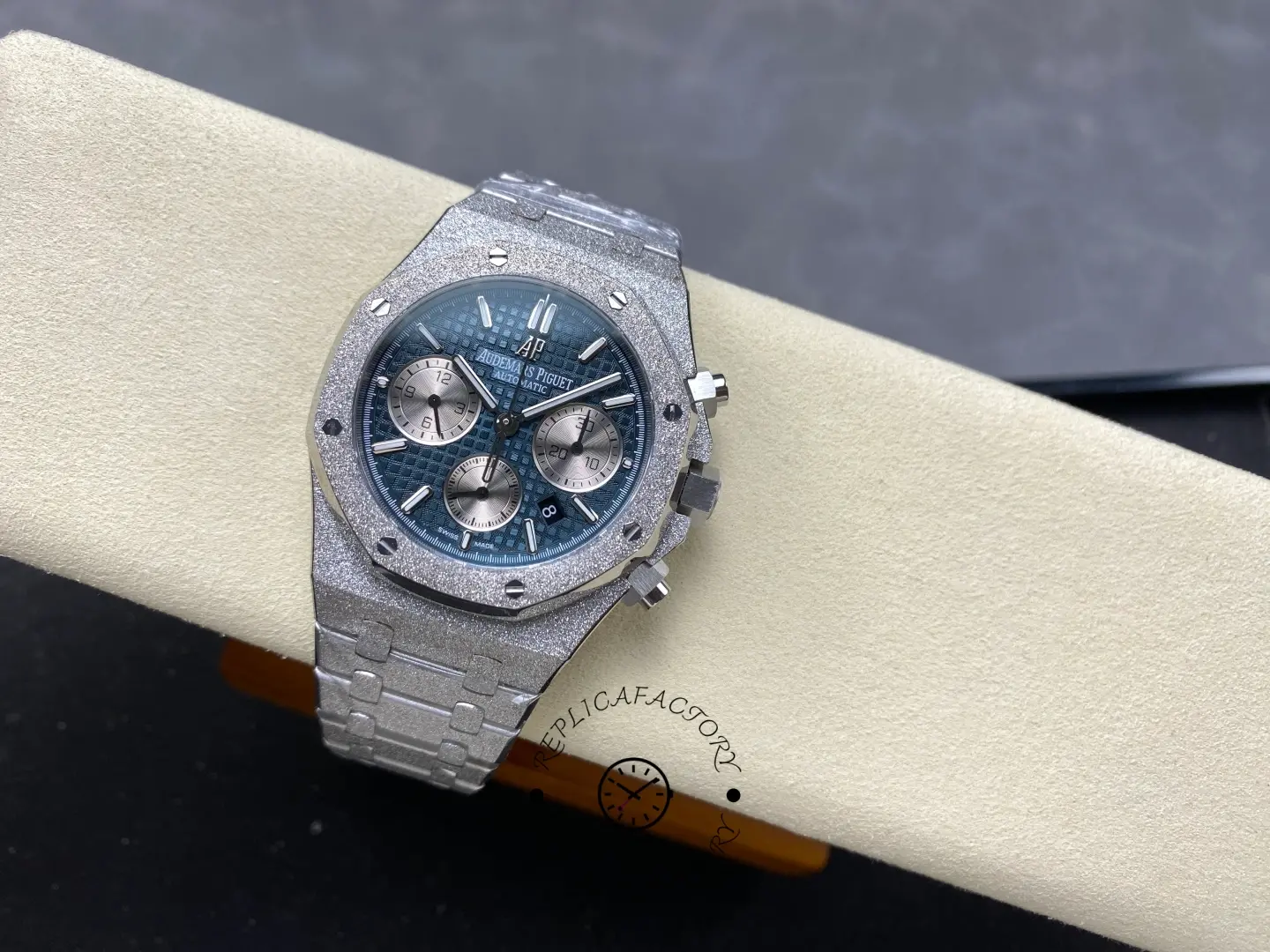 AP Royal Oak Chronograph 41 Frosted White Gold 26331BC.GG.1224BC.02 1:1 Clone