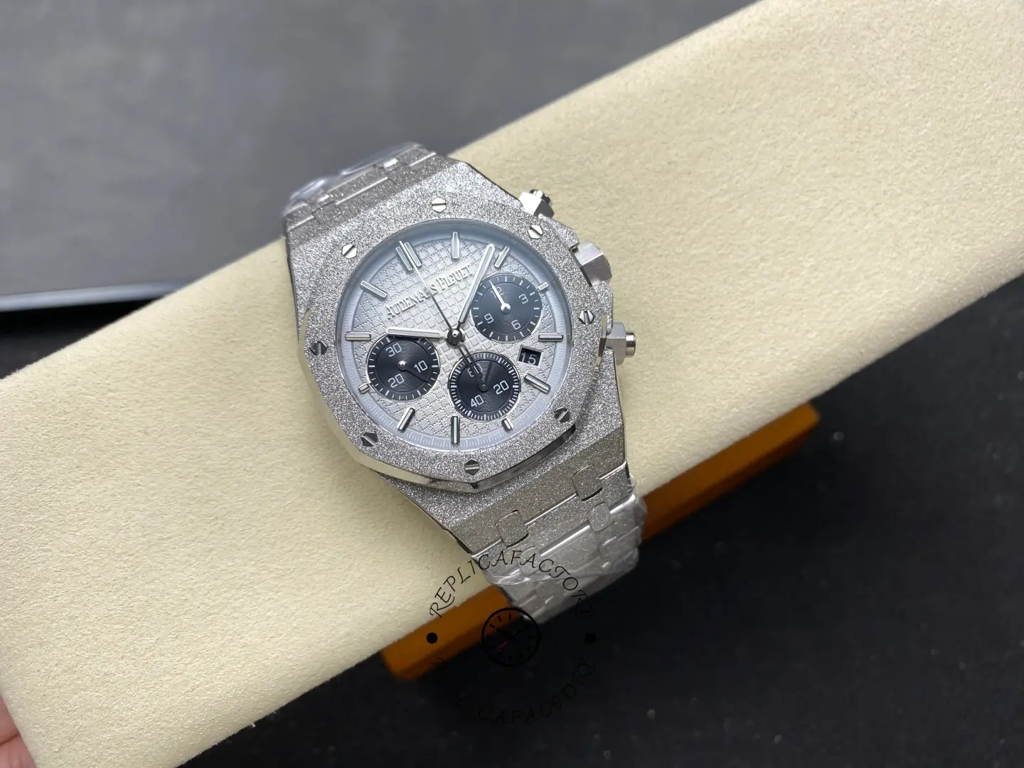 AP 26240BC.GG.1324BC.01 Royal Oak Replica Selfwinding Chronograph Watch