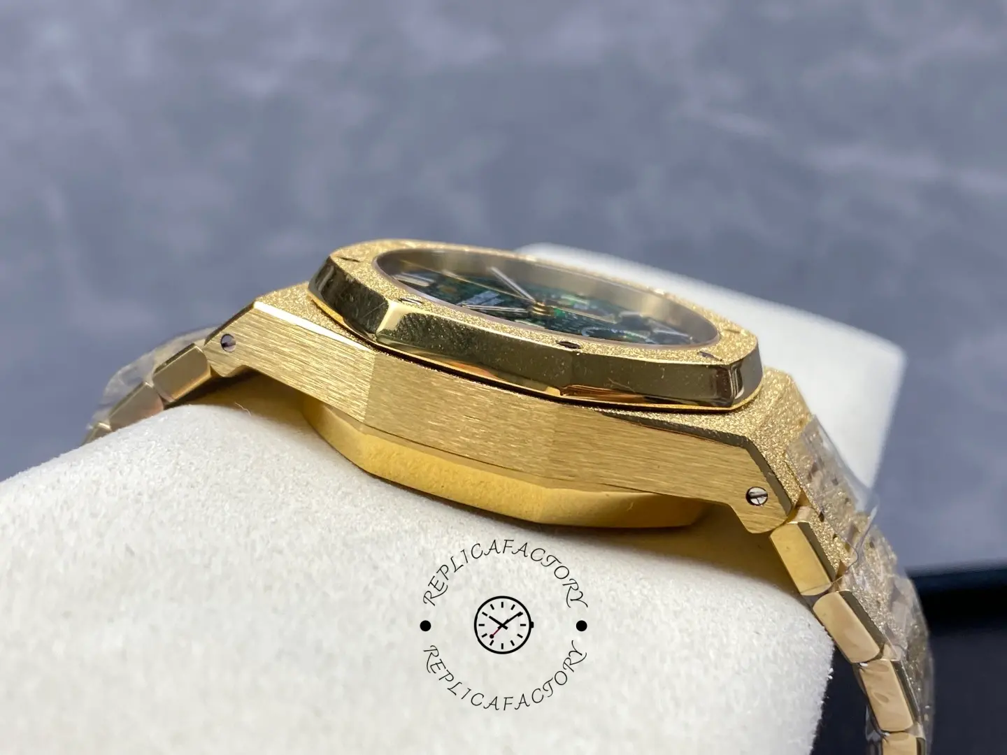 AP Royal Oak Chronograph 41 26331BA.OO.1220BA.02 Replica Frosted Gold