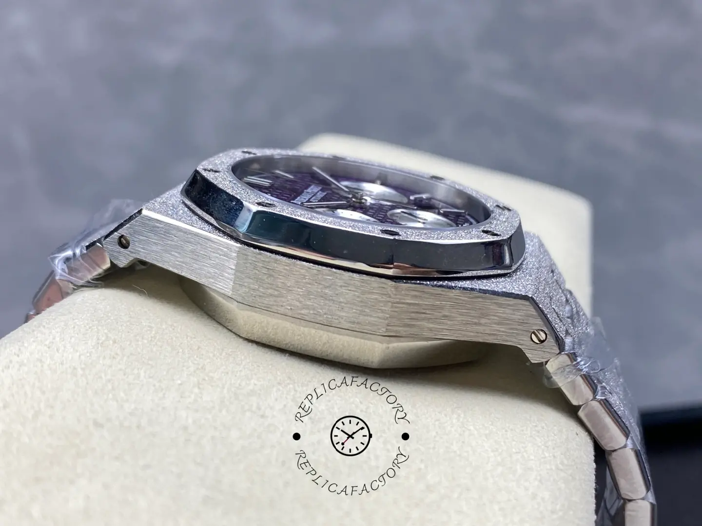 AP Royal Oak Frosted White Gold Purple Dial 26331BC.GG.1224BC.01 Replica