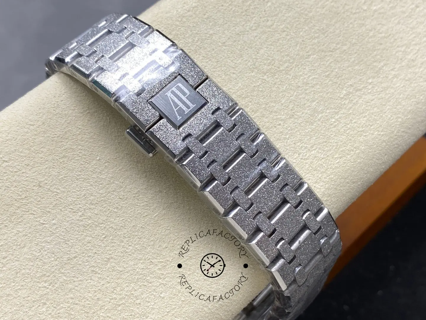 AP 26240BC.GG.1324BC.01 Royal Oak Replica Selfwinding Chronograph Watch