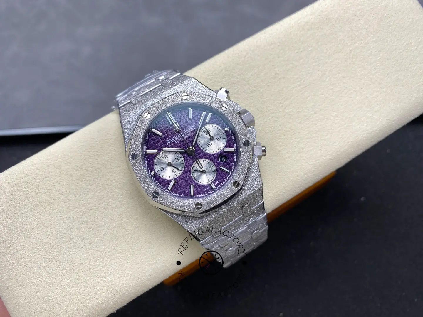 AP Royal Oak Frosted White Gold Purple Dial 26331BC.GG.1224BC.01 Replica
