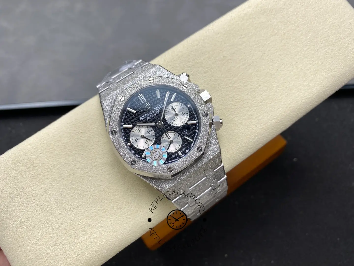 AP Royal Oak Black Dial 26239BC.GG.1224BC.02 1:1 Clone Men's Watch