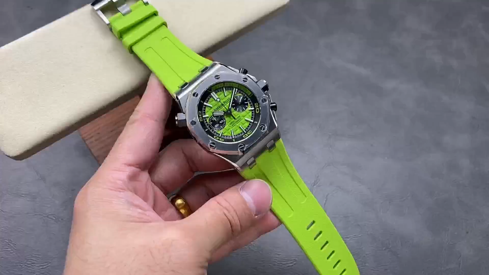 1:1 Clone AP Royal Oak Offshore Diver 42 26703ST.OO.A038CA.01 Green Rubber Strap