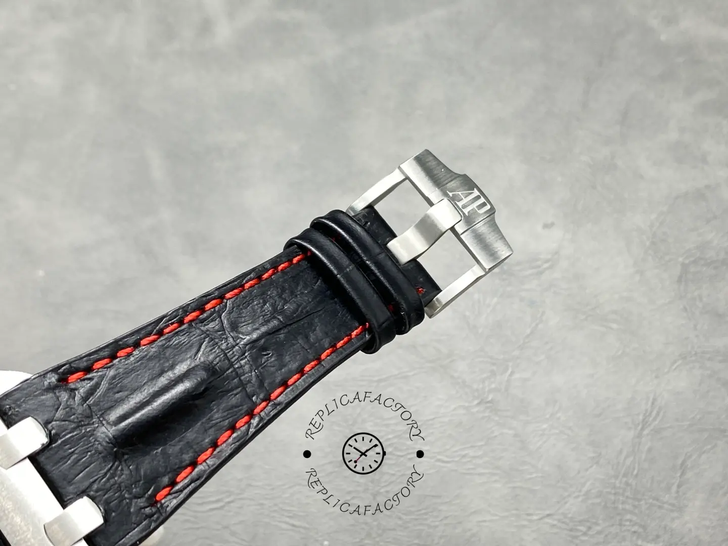 Replica AP Royal Oak Offshore 26470ST.OO.A104CR.01 Leather Strap Men's Watch