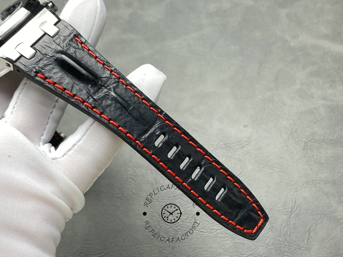 Replica AP Royal Oak Offshore 26470ST.OO.A104CR.01 Leather Strap Men's Watch