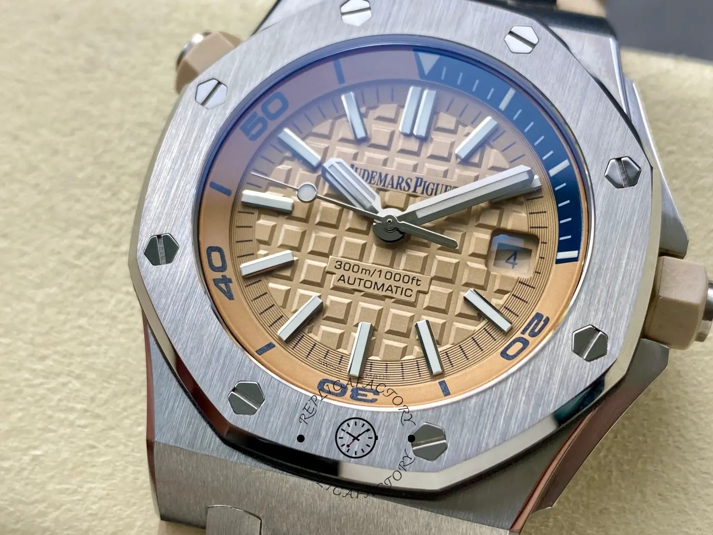 AP Royal Oak Offshore 15710ST.OO.A085CA.01 Diver Rubber 42mm Replica Beige Dial