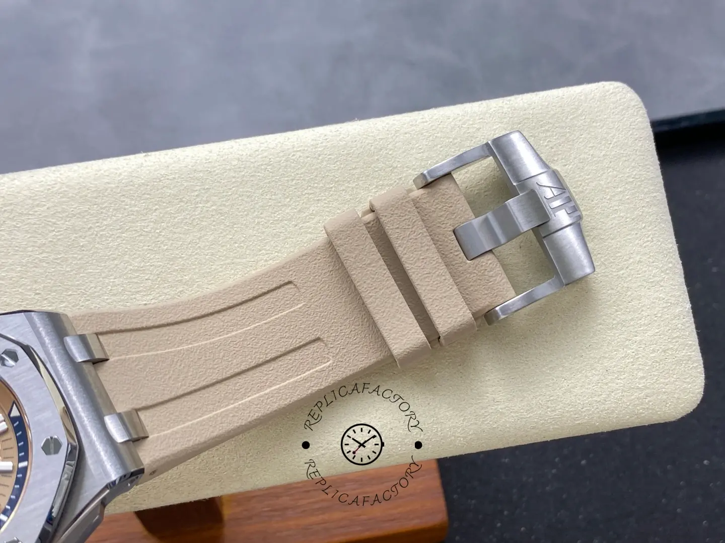 AP Royal Oak Offshore 15710ST.OO.A085CA.01 Diver Rubber 42mm Replica Beige Dial