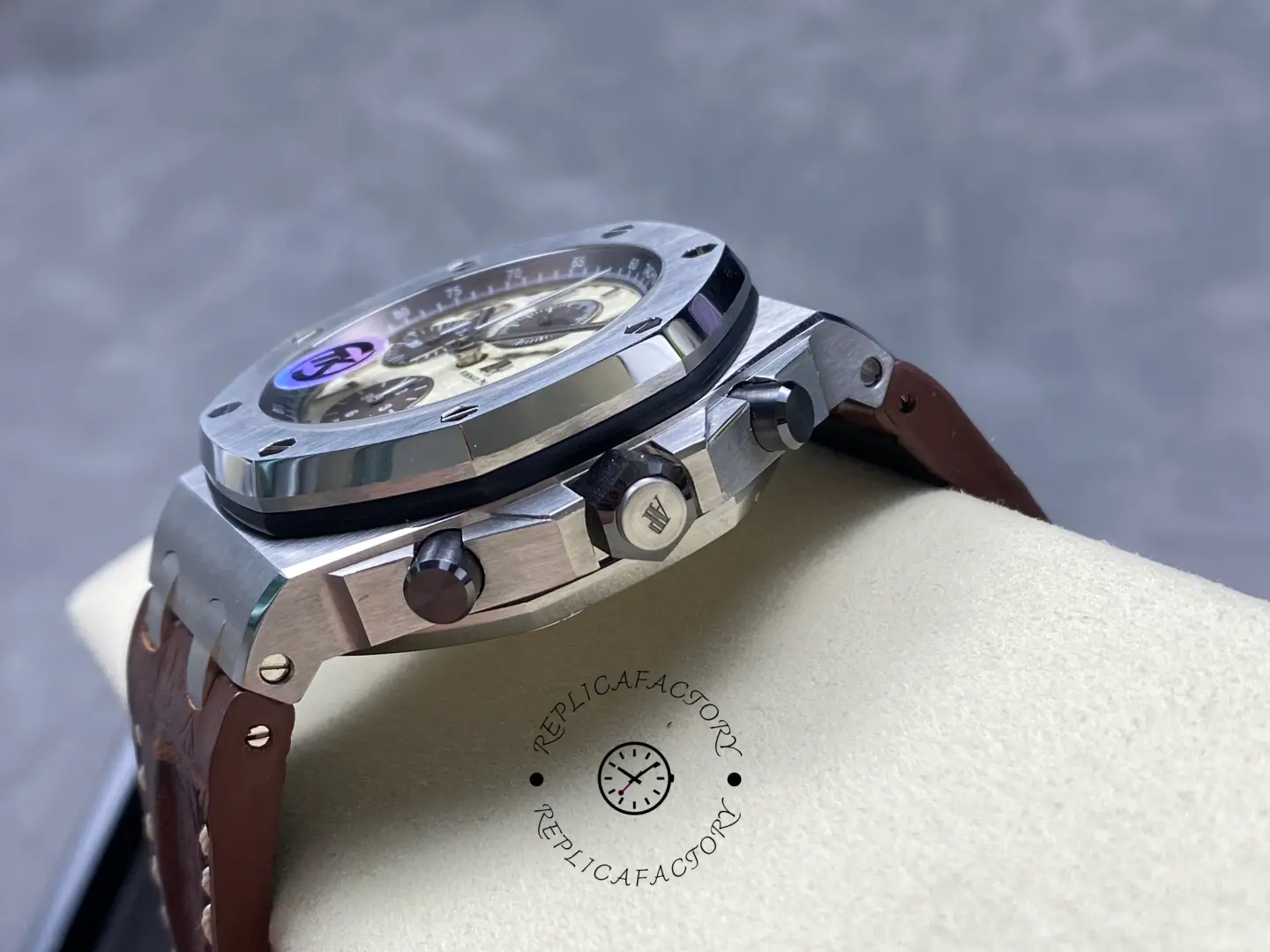 AP 26470ST.OO.A801CR.01 Royal Oak Offshore Safari 42mm Beige Dial 1:1 Clone