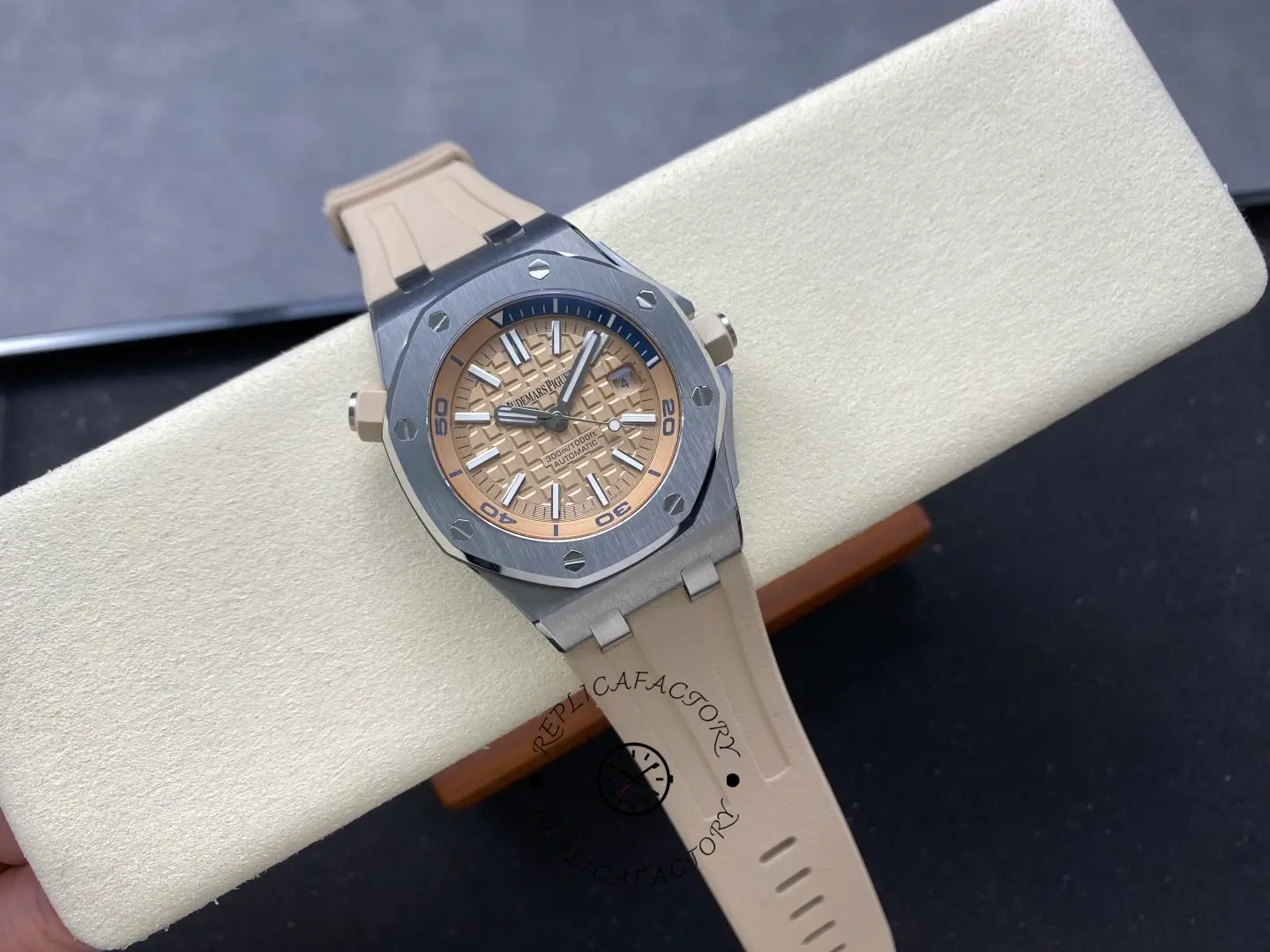 AP Royal Oak Offshore 15710ST.OO.A085CA.01 Diver Rubber 42mm Replica Beige Dial