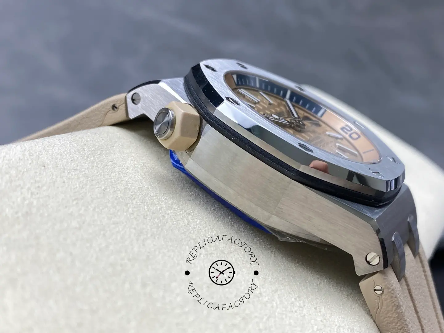 AP Royal Oak Offshore 15710ST.OO.A085CA.01 Diver Rubber 42mm Replica Beige Dial