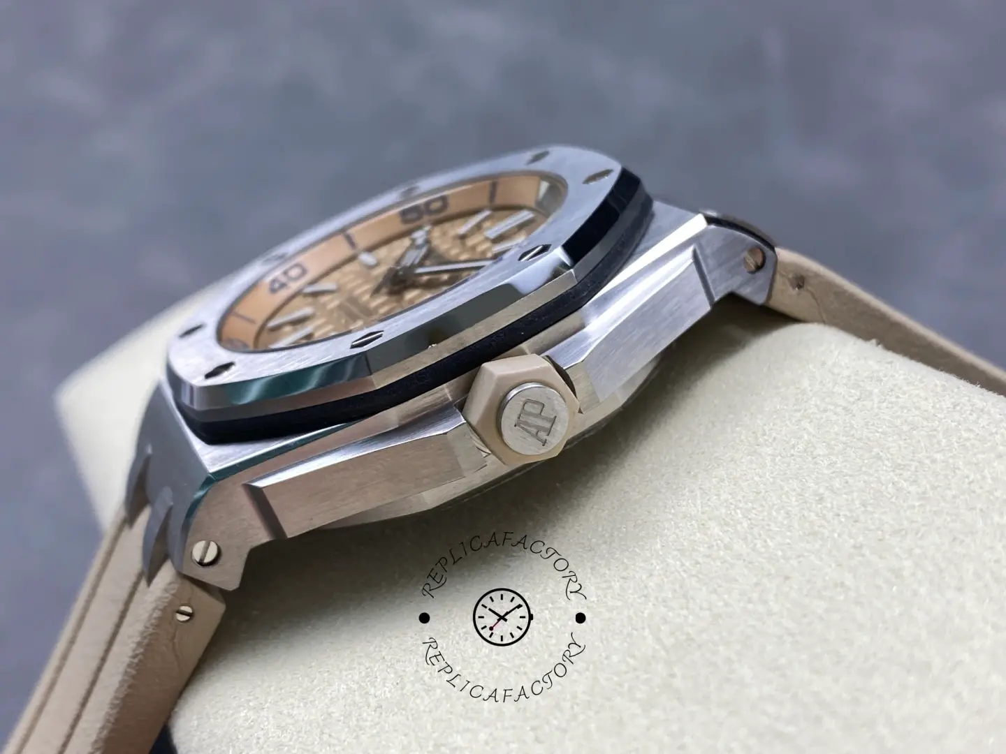 AP Royal Oak Offshore 15710ST.OO.A085CA.01 Diver Rubber 42mm Replica Beige Dial