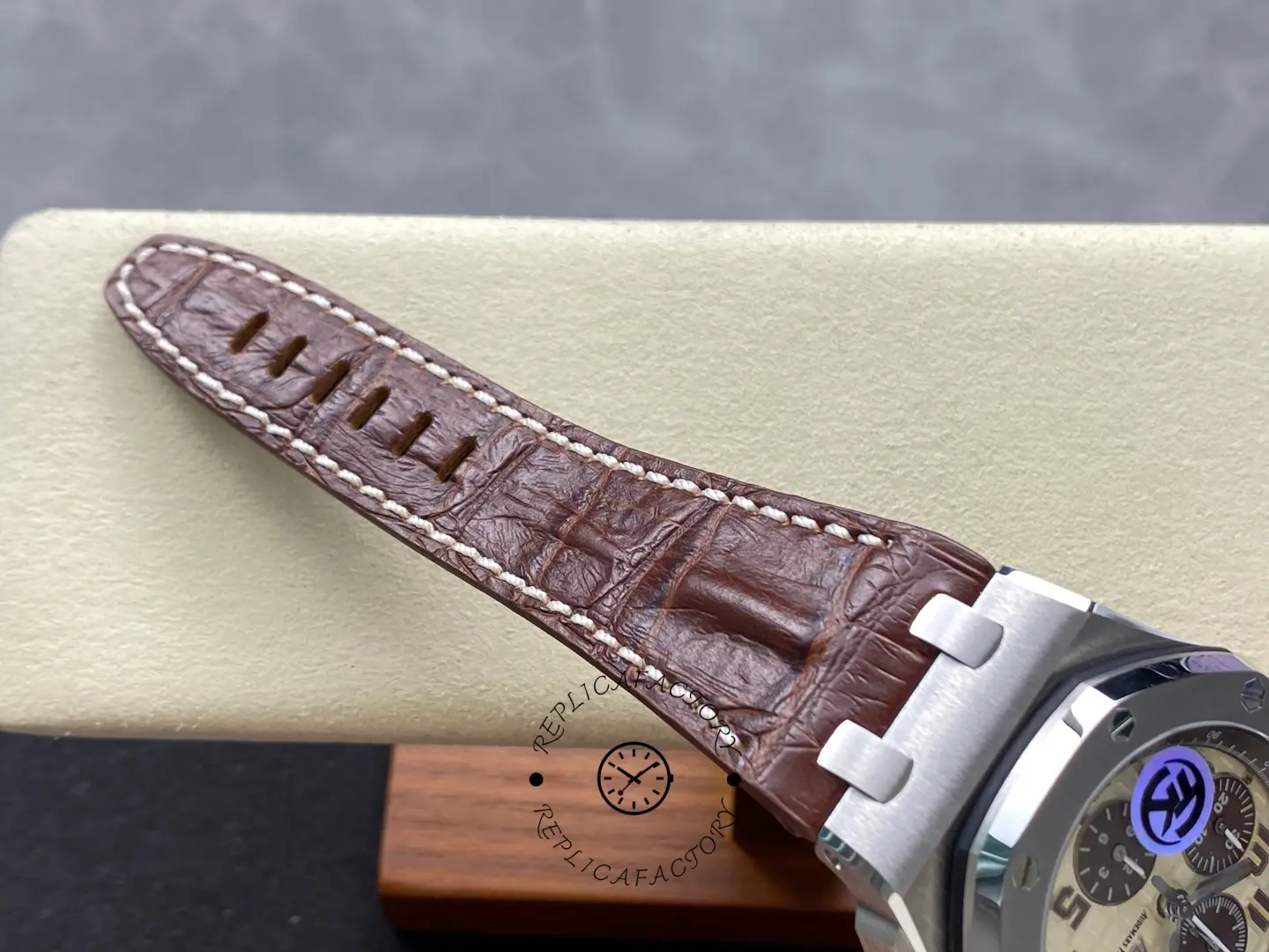 AP 26470ST.OO.A801CR.01 Royal Oak Offshore Safari 42mm Beige Dial 1:1 Clone