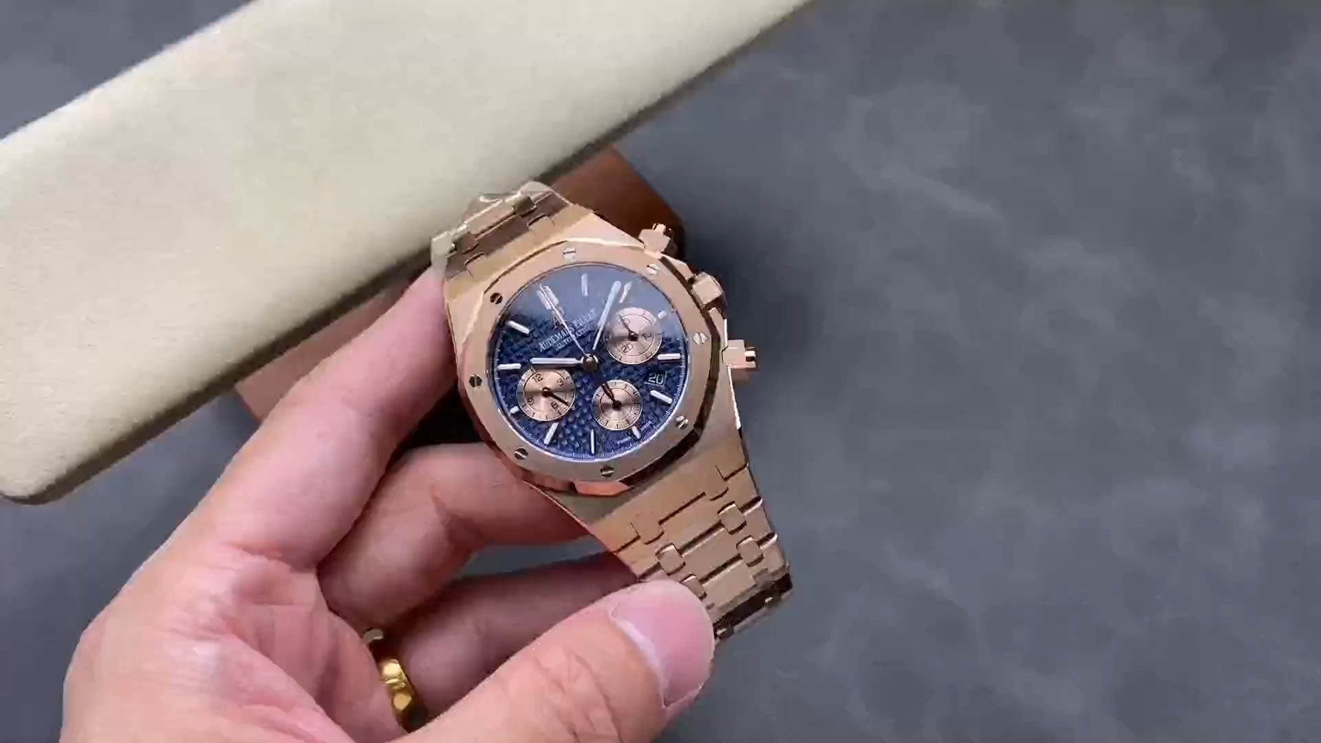 AP Royal Oak Chronograph Rose Gold 26331OR.OO.1220OR.01 Replica 41 Luxury Watch