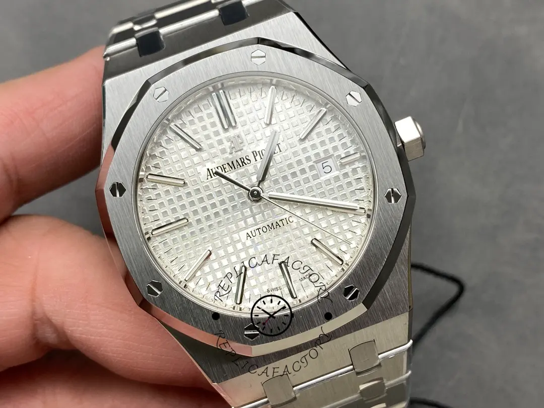 AP 15400ST.OO.1220ST.02 Royal Oak 41mm Silver Dial Replica Mens Watch