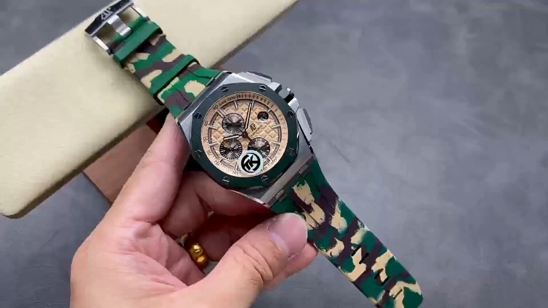 Replica AP Royal Oak Offshore Chronograph 44mm 26400SO.OO.A054CA.01 Beige Dial
