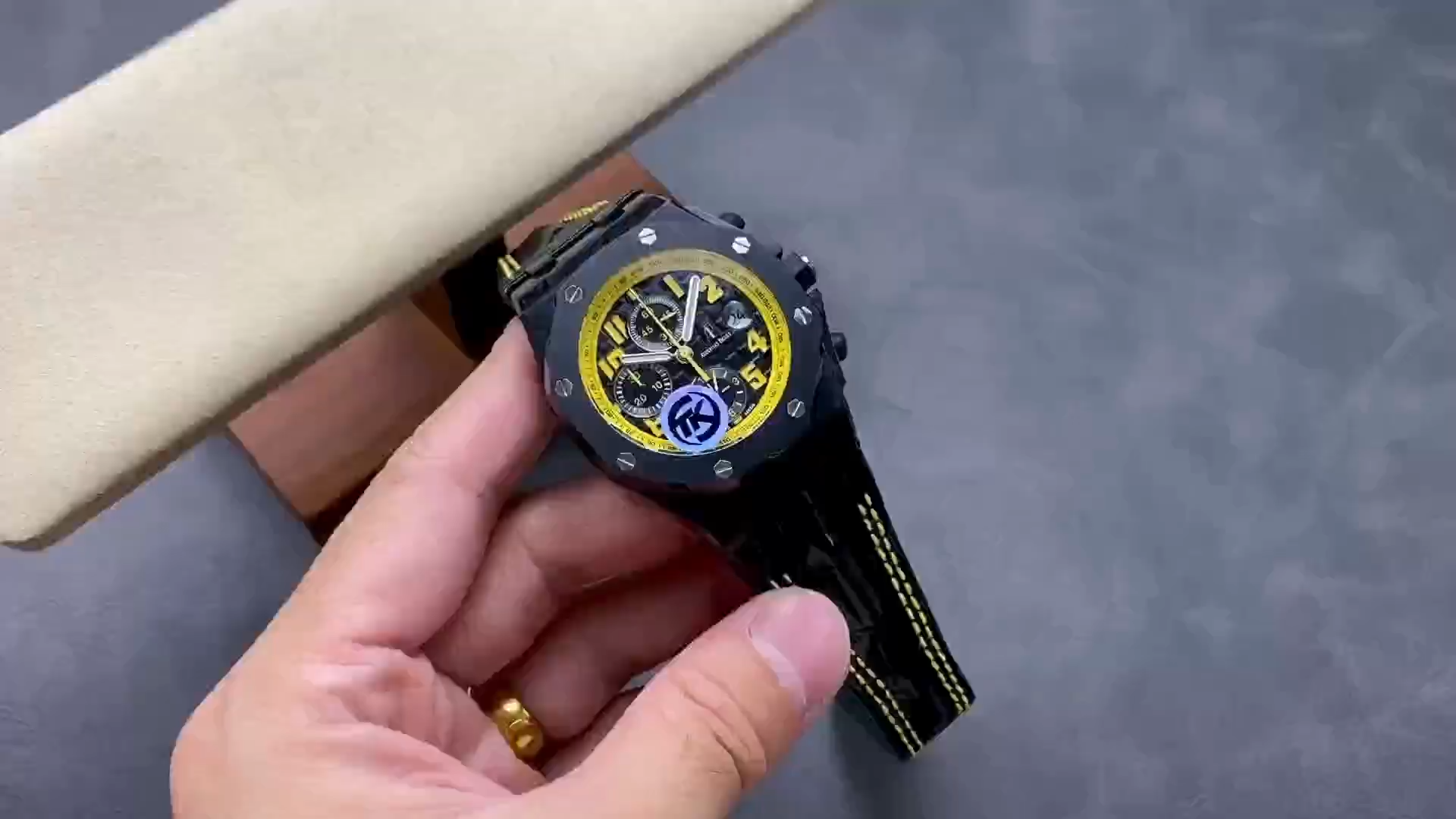 AP Royal Oak Offshore Chronograph 42 BumbleBee 26176FO.OO.D101CR.01 Replica