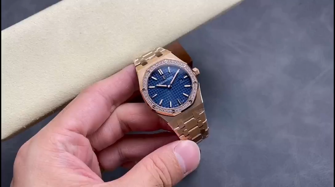 AP 67651OR.ZZ.1261OR.02 Royal Oak Quartz Replica 33 Diamond-Set