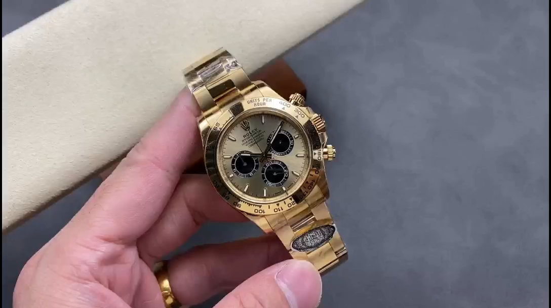 Video of Rolex Daytona 126508, hand-held shot showing champagne dial and gold bracelet. - Video
