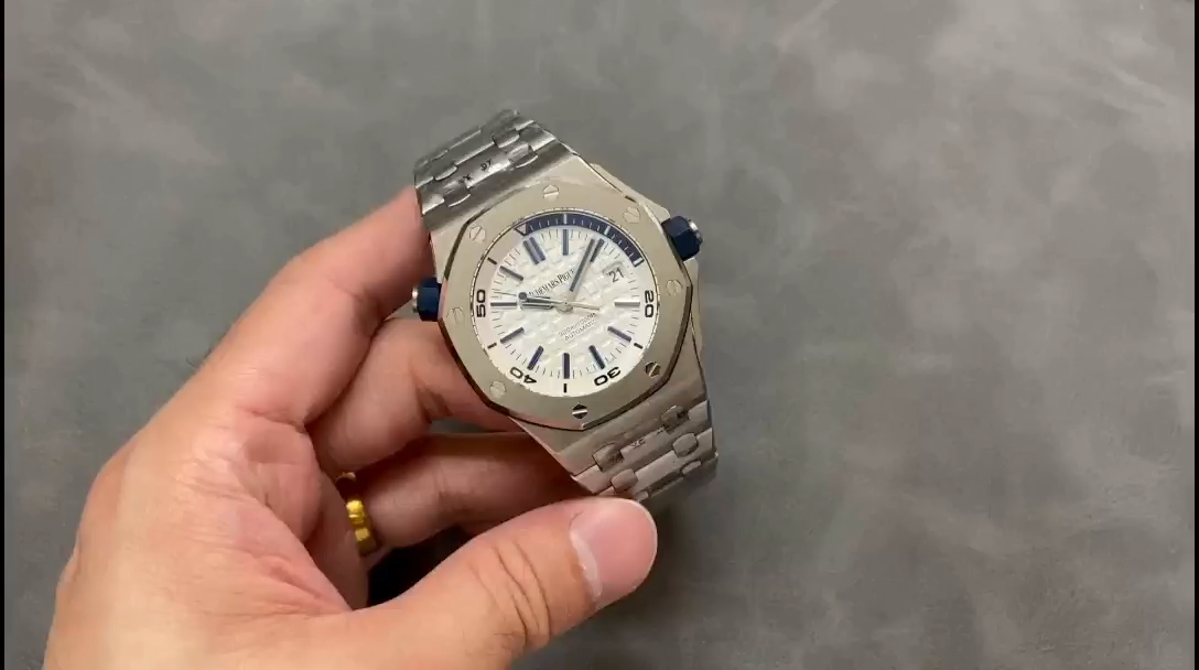 AP Replica 15710ST.OO.A010CA.01 Royal Oak Offshore Diver 42 White Dial
