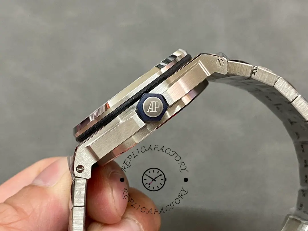 AP Replica 15710ST.OO.A010CA.01 Royal Oak Offshore Diver 42 White Dial